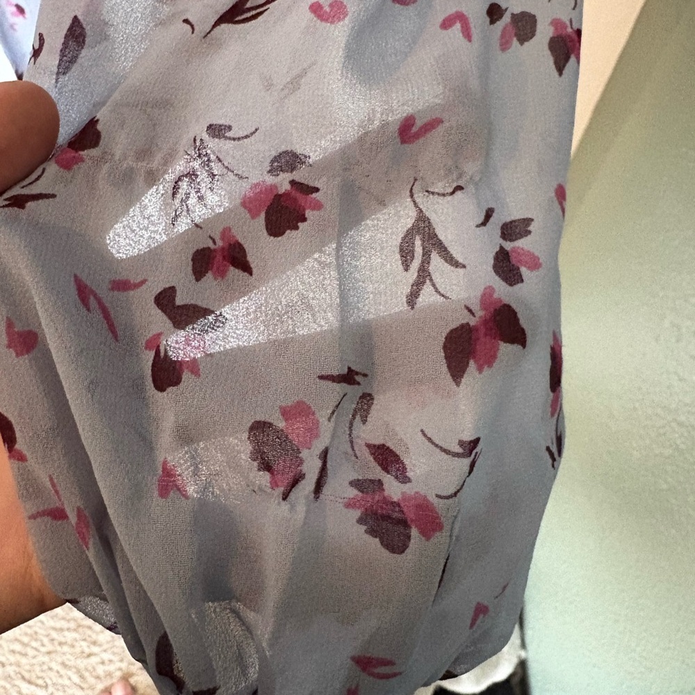Wayf V-Neck Blouse - Blue and Red Floral - Picture 8 of 8